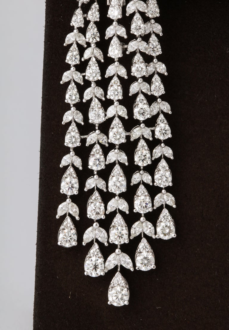 https://a.1stdibscdn.com/diamond-dangle-chandelier-front-back-earrings-for-sale-picture-7/j_415/1607532394878/6R1A7395_master.jpg?width=768