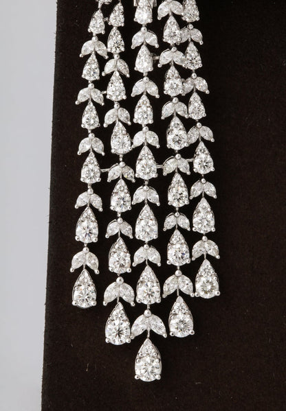 https://a.1stdibscdn.com/diamond-dangle-chandelier-front-back-earrings-for-sale-picture-7/j_415/1607532394878/6R1A7395_master.jpg?width=768