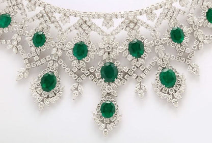 https://a.1stdibscdn.com/emerald-and-diamond-choker-necklace-for-sale-picture-3/j_415/j_183831221675869509658/6R1A7836_master.jpg?width=768