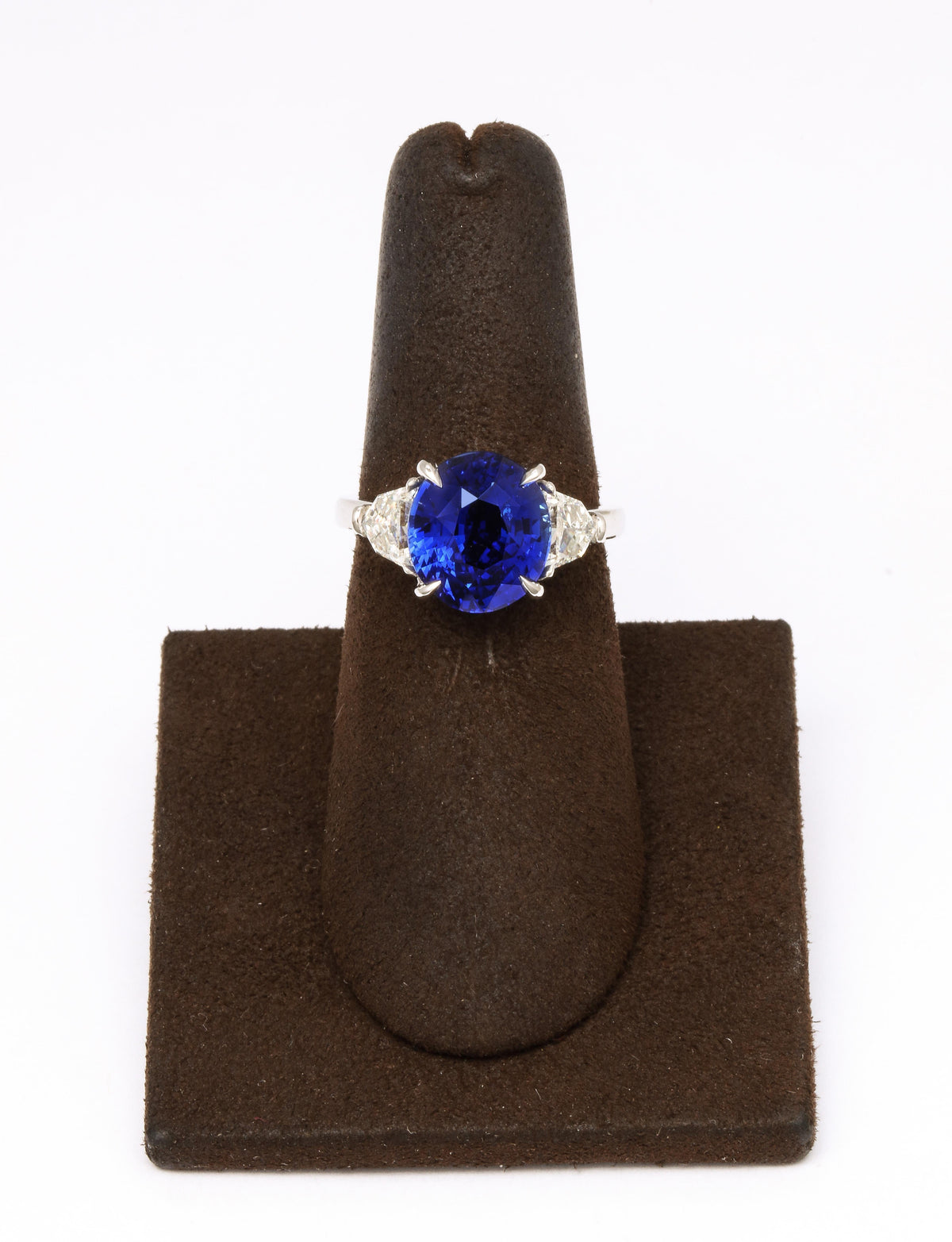https://a.1stdibscdn.com/6-carat-oval-blue-sapphire-and-diamond-ring-for-sale-picture-3/j_415/j_144397421641927203913/6R1A8326_master.jpg