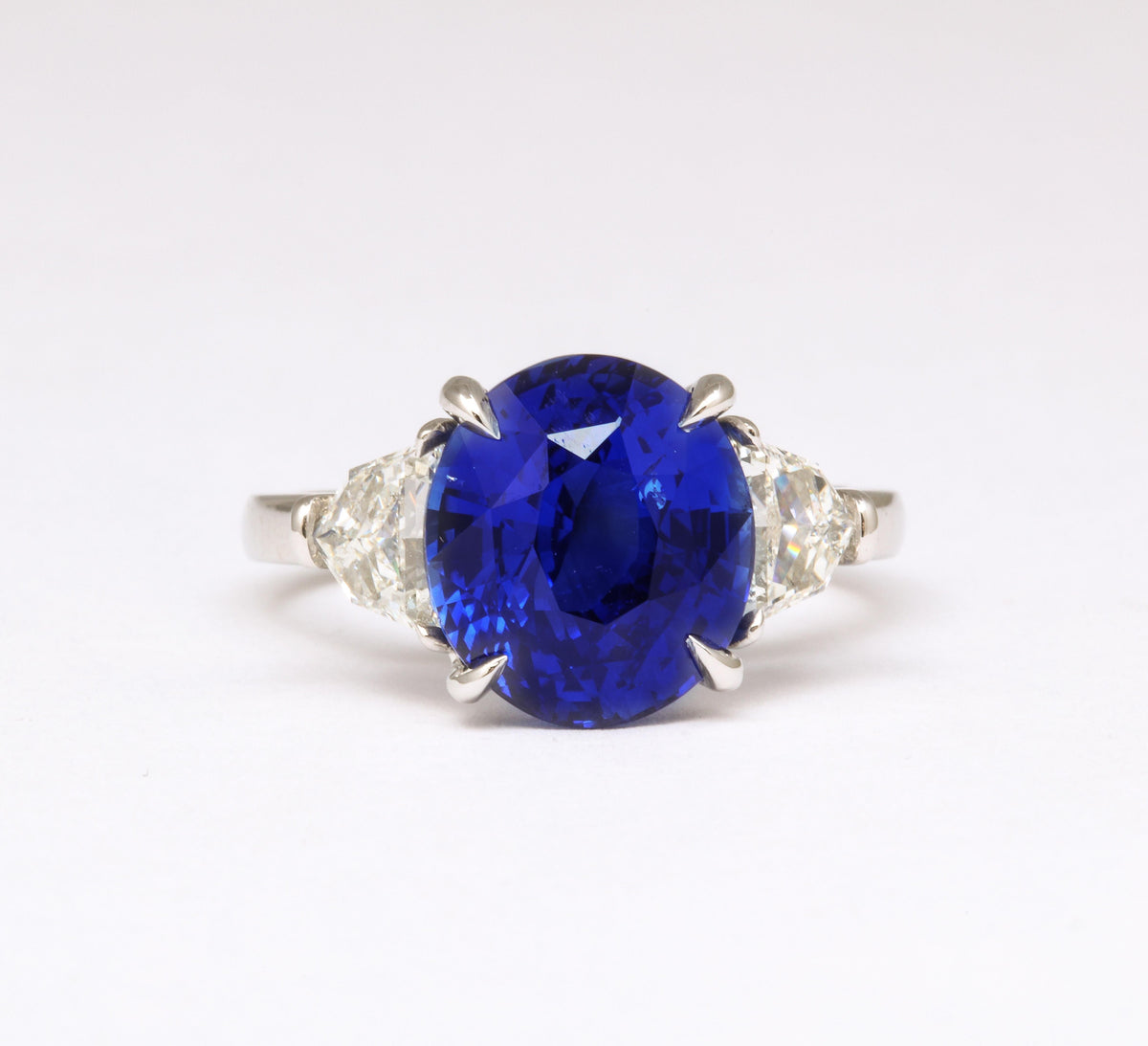 https://a.1stdibscdn.com/6-carat-oval-blue-sapphire-and-diamond-ring-for-sale-picture-5/j_415/j_144397421641927203833/6R1A8328_master.jpg
