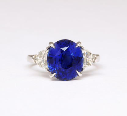 https://a.1stdibscdn.com/6-carat-oval-blue-sapphire-and-diamond-ring-for-sale-picture-5/j_415/j_144397421641927203833/6R1A8328_master.jpg