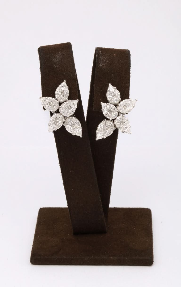 https://a.1stdibscdn.com/cluster-diamond-earrings-for-sale-picture-3/j_415/j_144397721641928867805/6R1A8456_master.jpg?width=768