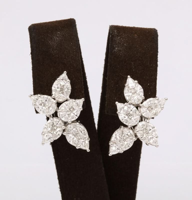 https://a.1stdibscdn.com/cluster-diamond-earrings-for-sale-picture-5/j_415/j_144397721641928867867/6R1A8458_master.jpg?width=768