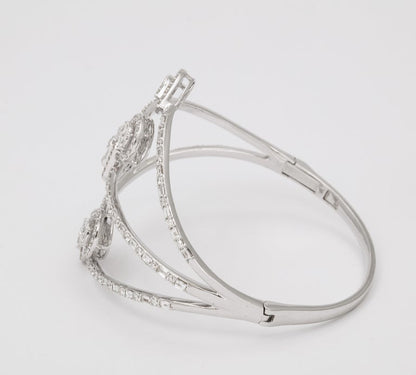 https://a.1stdibscdn.com/multi-shape-diamond-bangle-bracelet-for-sale-picture-5/j_415/j_143753121641493897289/6R1A8495_master.jpg?width=768