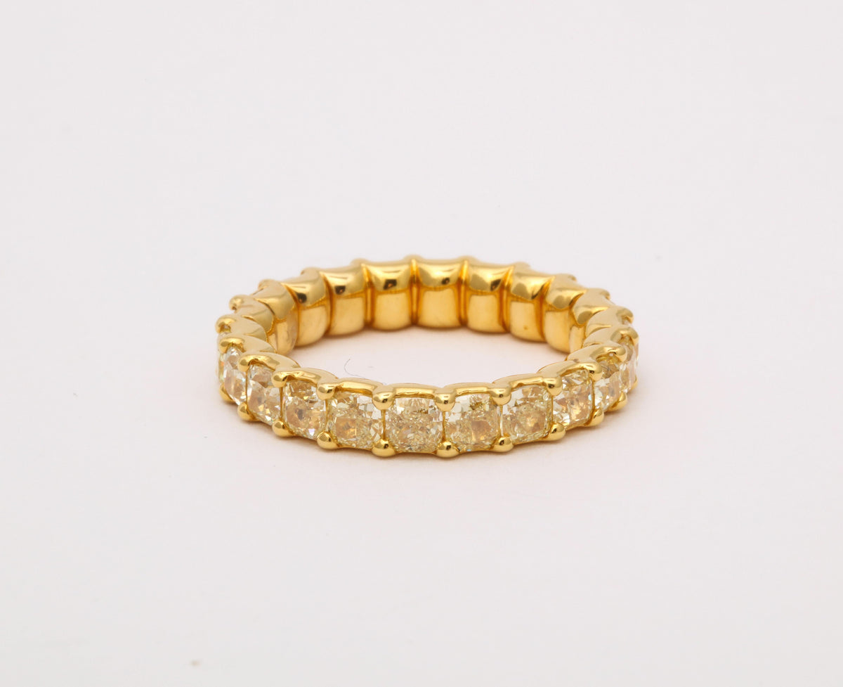 https://a.1stdibscdn.com/yellow-diamond-eternity-band-for-sale-picture-4/j_415/j_202927821694025263919/6R1A8672_master.jpg