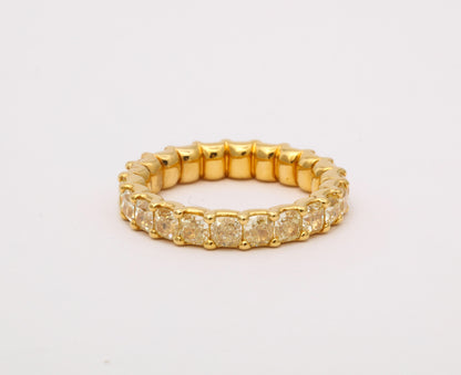 https://a.1stdibscdn.com/yellow-diamond-eternity-band-for-sale-picture-4/j_415/j_202927821694025263919/6R1A8672_master.jpg