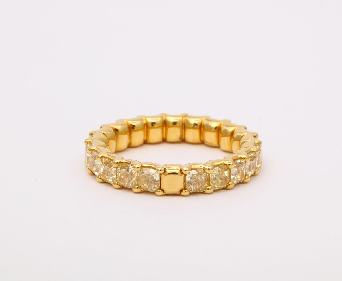 https://a.1stdibscdn.com/yellow-diamond-eternity-band-for-sale-picture-6/j_415/j_202927821694025263679/6R1A8674_master.jpg