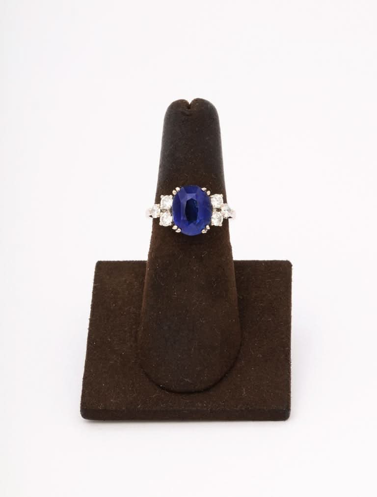 https://a.1stdibscdn.com/sapphire-and-diamond-ring-for-sale-picture-3/j_415/j_204049521695135434652/6R1A8678_master.jpg?width=768