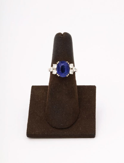 https://a.1stdibscdn.com/sapphire-and-diamond-ring-for-sale-picture-3/j_415/j_204049521695135434652/6R1A8678_master.jpg?width=768