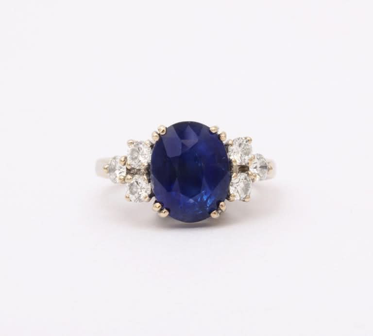 https://a.1stdibscdn.com/sapphire-and-diamond-ring-for-sale-picture-5/j_415/j_204049521695135434962/6R1A8680_master.jpg?width=768