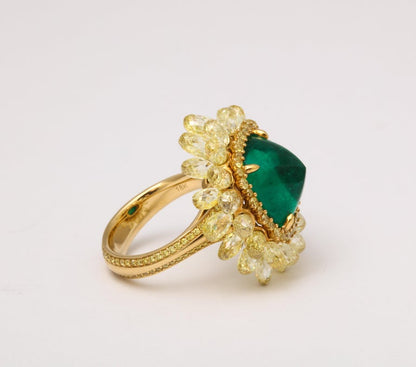 https://a.1stdibscdn.com/5-carat-sugarloaf-cabochon-emerald-and-yellow-diamond-ring-for-sale-picture-9/j_415/j_202926121694024696306/6R1A8717_master.jpg?width=768