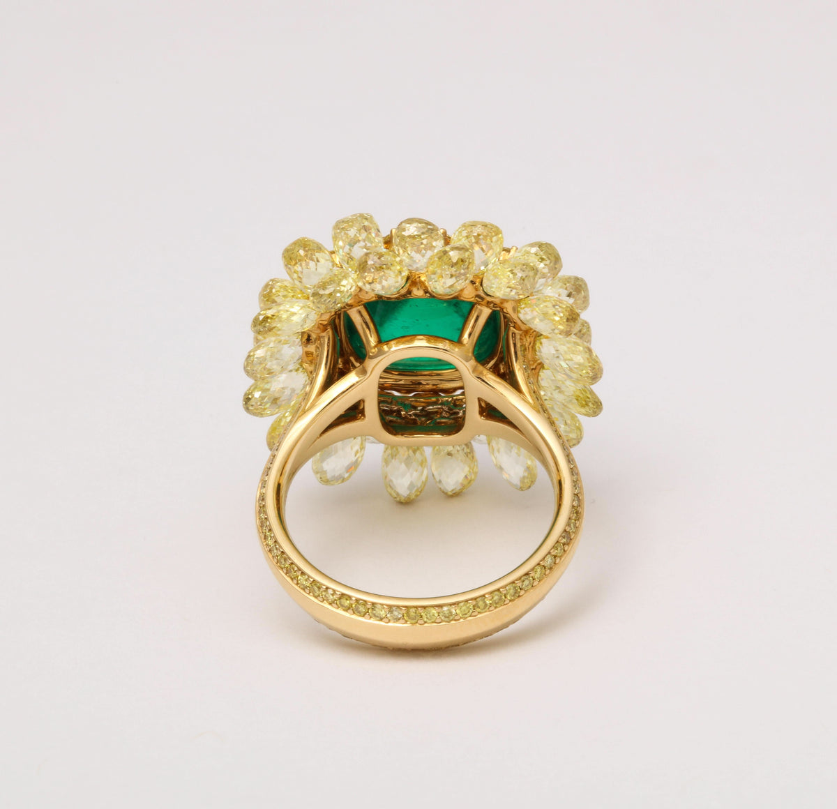 https://a.1stdibscdn.com/5-carat-sugarloaf-cabochon-emerald-and-yellow-diamond-ring-for-sale-picture-10/j_415/j_202926121694024696658/6R1A8718_master.jpg