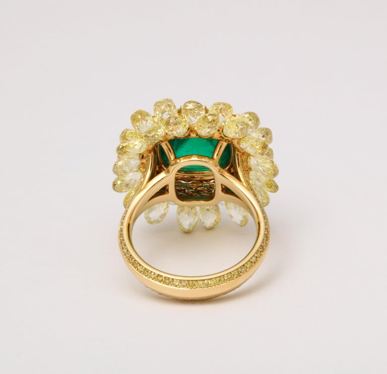 Exquisite 5.59 Carat Colombian Sugarloaf Emerald Yellow Diamond Cocktail Ring