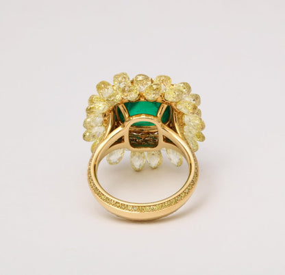 Exquisite 5.59 Carat Colombian Sugarloaf Emerald Yellow Diamond Cocktail Ring