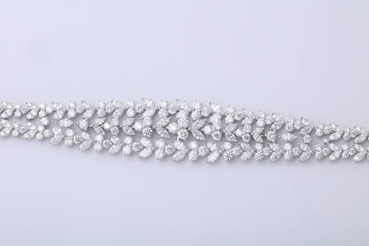 https://a.1stdibscdn.com/stunning-diamond-bracelet-for-sale-picture-5/0/j_45217331530288240354/6R1A9191_master.jpg?width=768