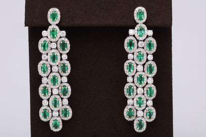 https://a.1stdibscdn.com/green-emerald-chandelier-earrings-for-sale-picture-3/0/j_42665231525894030074/6R1A9331_master.jpg