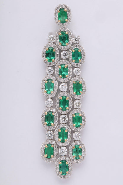 https://a.1stdibscdn.com/green-emerald-chandelier-earrings-for-sale-picture-5/0/j_42665231525894035029/6R1A9335_master.jpg