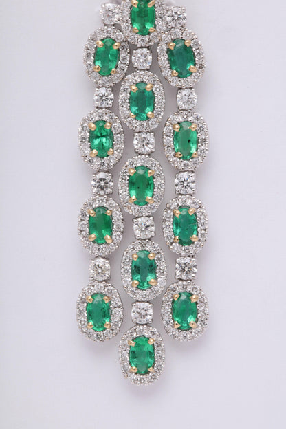 https://a.1stdibscdn.com/green-emerald-chandelier-earrings-for-sale-picture-7/0/j_42665231525894038438/6R1A9340_master.jpg