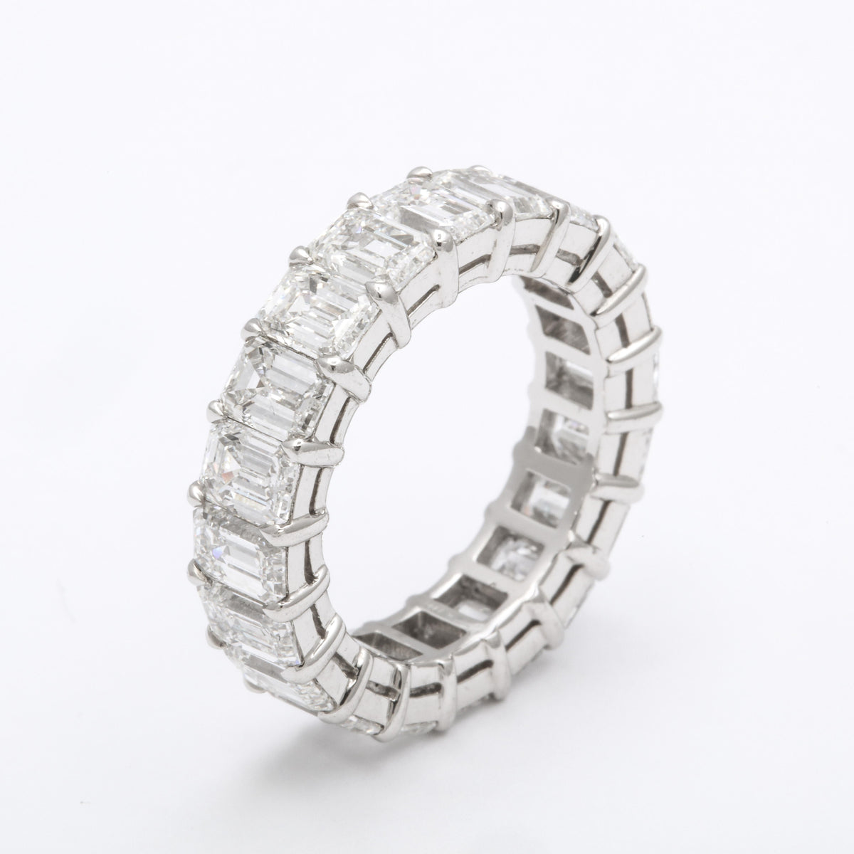 https://a.1stdibscdn.com/emerald-cut-diamond-eternity-band-for-sale-picture-6/j_415/j_103217621599662426499/6R1A9354_master.jpg