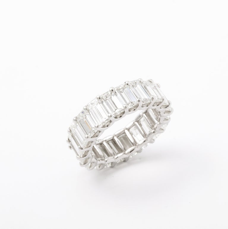 https://a.1stdibscdn.com/emerald-cut-diamond-eternity-band-for-sale-picture-7/j_415/j_168334821661871437645/6R1A9410_master.jpg?width=768
