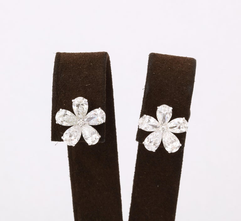 https://a.1stdibscdn.com/diamond-flower-earrings-for-sale-picture-3/j_415/j_169630021663010314719/6R1A9502_2__master.jpg?width=768