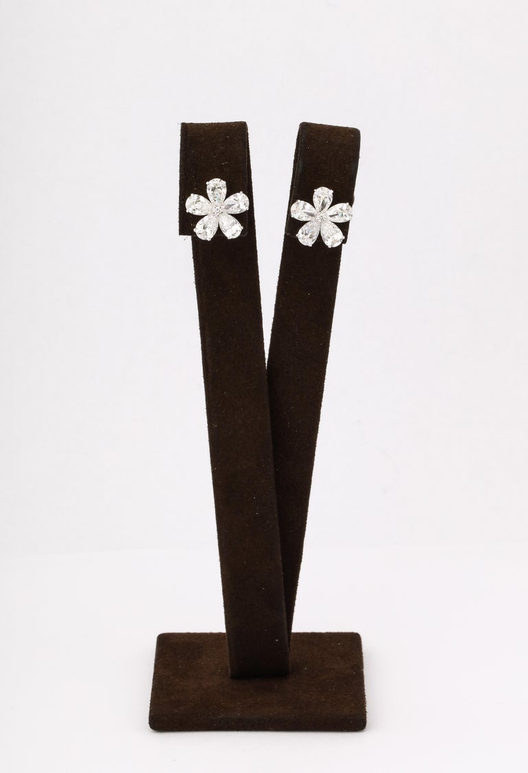 https://a.1stdibscdn.com/diamond-flower-earrings-for-sale-picture-5/j_415/j_169630021663010314215/6R1A9505_master.jpg?width=768