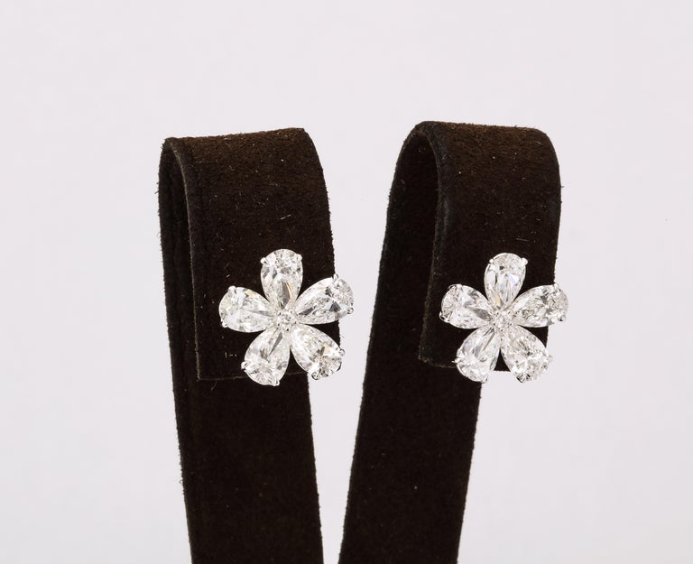 https://a.1stdibscdn.com/diamond-flower-earrings-for-sale-picture-7/j_415/j_169630021663010314664/6R1A9508_master.jpg?width=768