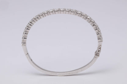 Elegant 4.30ct Round Brilliant Diamond Bangle in 18k White Gold