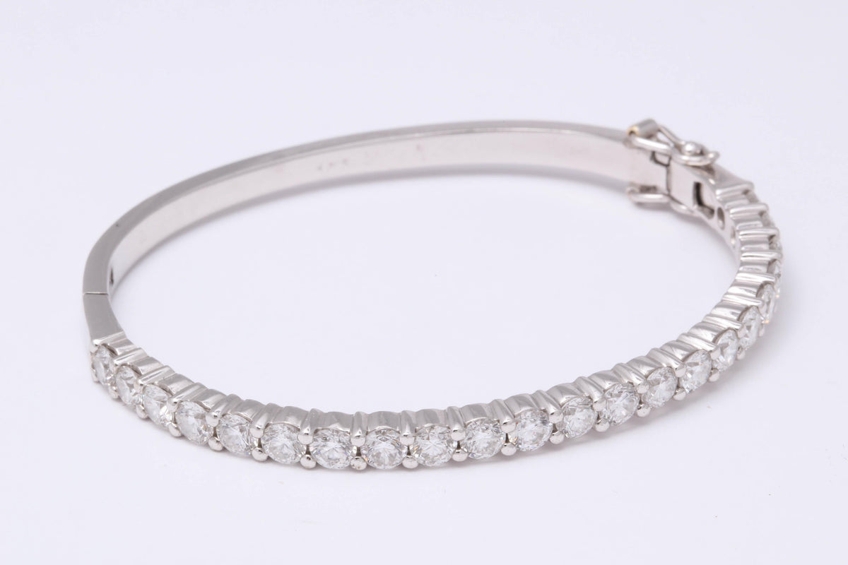 Elegant 4.30ct Round Brilliant Diamond Bangle in 18k White Gold