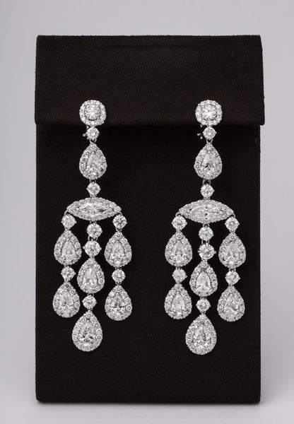 https://a.1stdibscdn.com/diamond-chandelier-earrings-for-sale-picture-3/j_415/1599662264882/6R1A9803_master.jpg?width=768