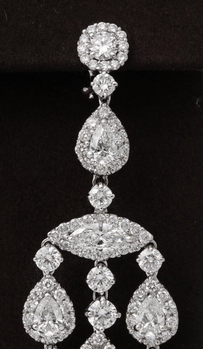 https://a.1stdibscdn.com/diamond-chandelier-earrings-for-sale-picture-7/j_415/1599662282595/6R1A9812_master.jpg?width=768