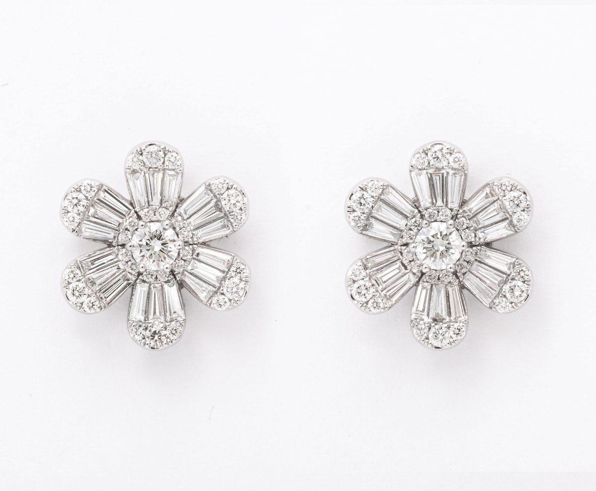Elegant 18k White Gold Diamond Flower Stud Earrings 3.16ct