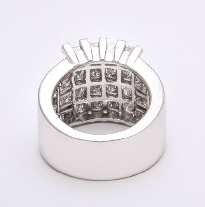 https://a.1stdibscdn.com/wide-emerald-and-princess-cut-diamond-ring-for-sale-picture-2/j_415/1603216142423/6R1A9911_master.jpg