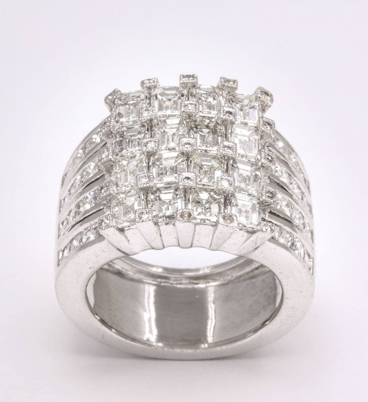 https://a.1stdibscdn.com/wide-emerald-and-princess-cut-diamond-ring-for-sale-picture-4/j_415/1603216145601/6R1A9913_master.jpg