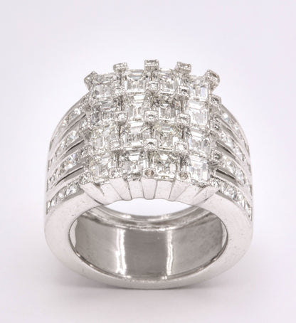 https://a.1stdibscdn.com/wide-emerald-and-princess-cut-diamond-ring-for-sale-picture-4/j_415/1603216145601/6R1A9913_master.jpg