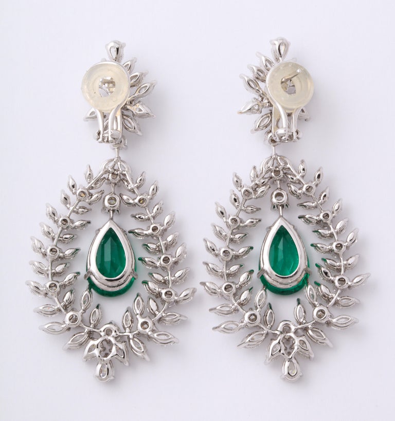 https://a.1stdibscdn.com/emerald-and-diamond-drop-earrings-for-sale-picture-8/j_415/1603302092800/6R1A9941_master.jpg