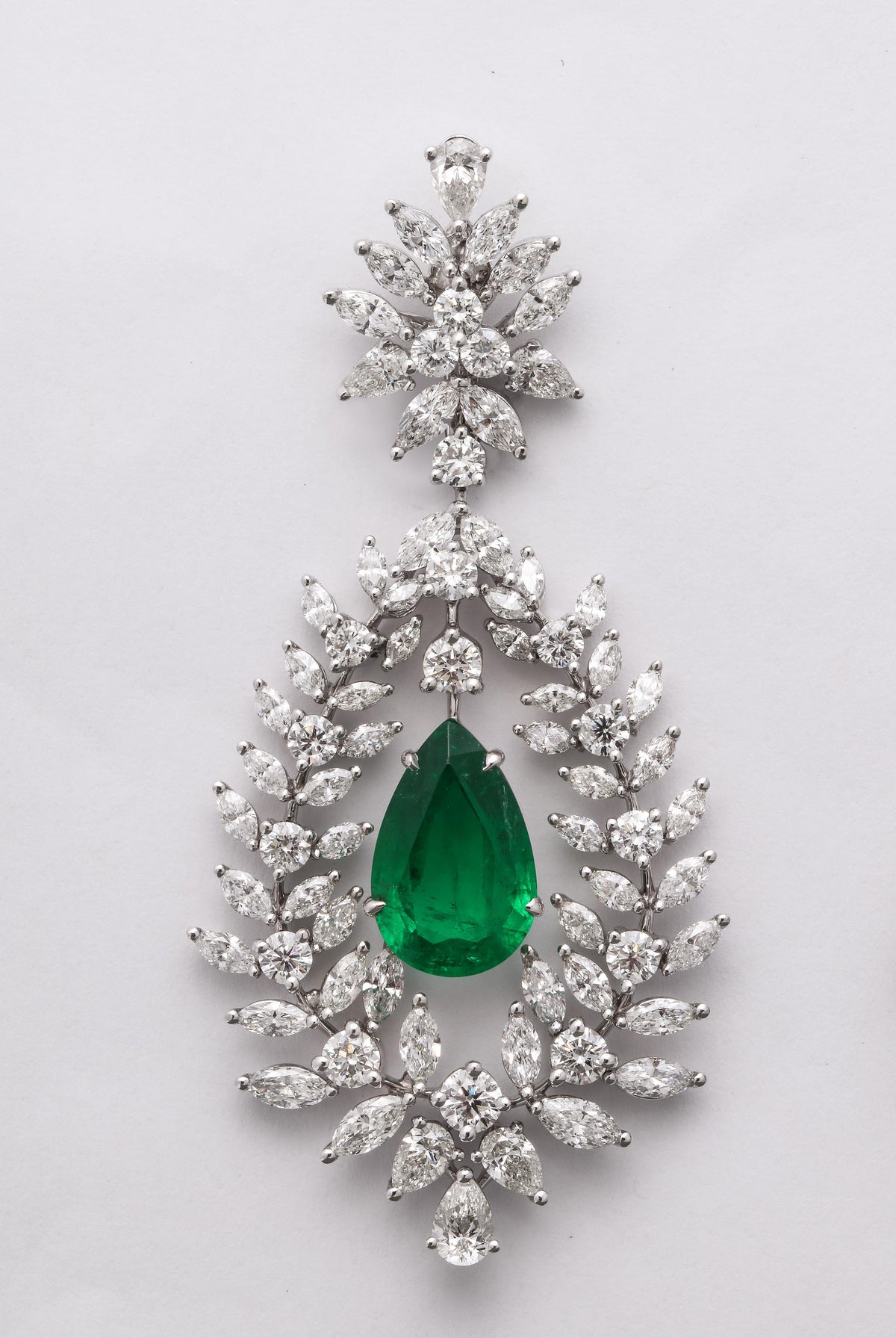 Exquisite 18k White Gold Vivid Green Emerald Diamond Drop Earrings