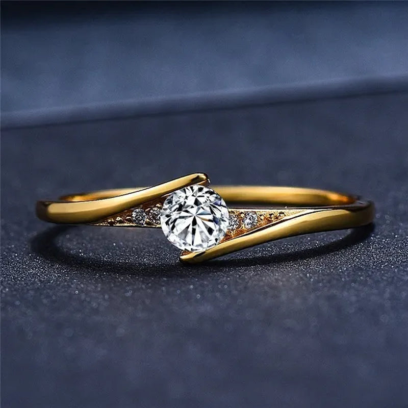 Fashion Gold Plated Round Cut 1ct White Sapphire Diamond Solitaire Rings for Unisex Personality Wedding Engagement Jewelry Gift Size 4-12