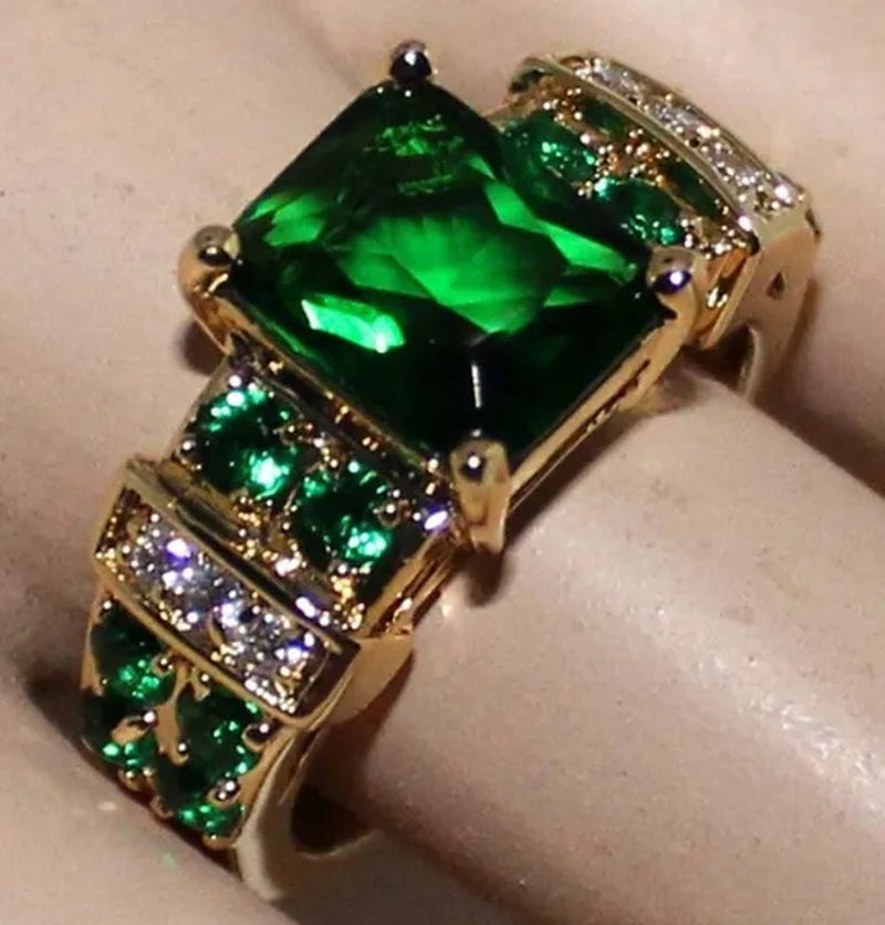 Gold Fashion Luxury Popular Emerald Green Zircon Female Diamond Ring