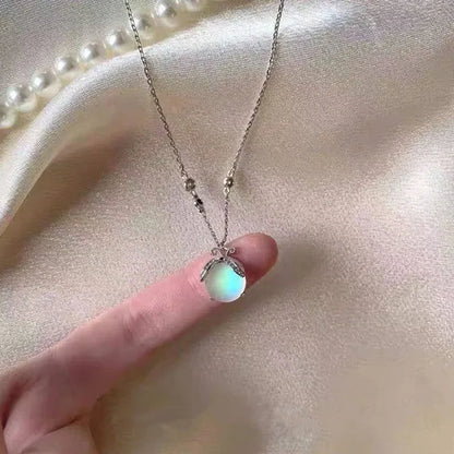 Retro Luxury Alloy Firefly Moonlight Pendant Necklace Charm  Lightning Bug Animal Necklaces for Women Romantic Wedding Bridal Clavicle Chain Necklace