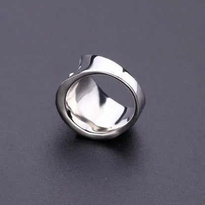 Ladies white flower pattern ring