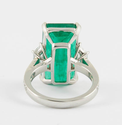 Exquisite 10 Carat Elongated Green Emerald Platinum Diamond Statement Ring