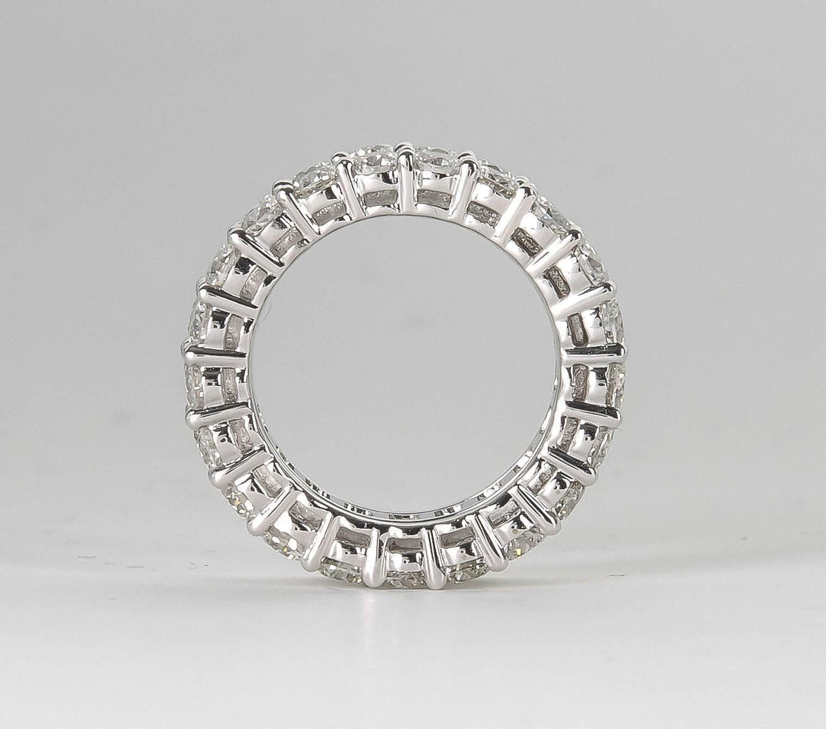 https://a.1stdibscdn.com/wide-8-carat-baguette-and-round-diamonds-gold-eternity-band-ring-for-sale-picture-5/j_415/j_95793121590588136413/781A7203_master.jpg