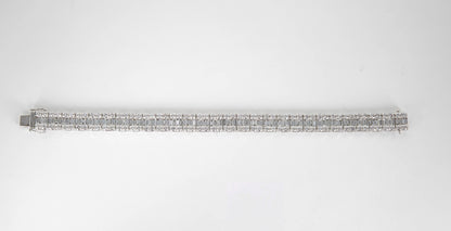 Stunning 18k White Gold 15.79ct Baguette and Round Diamond Bracelet