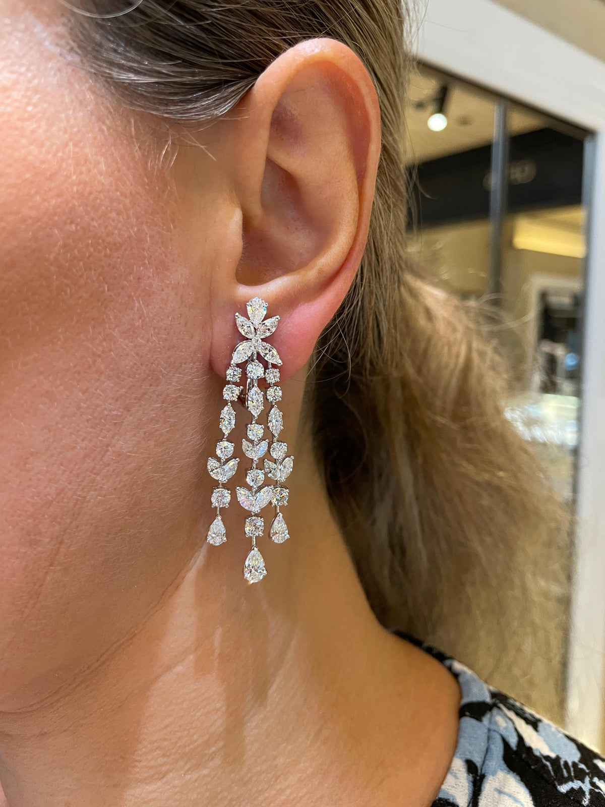 Stunning 12.36 Carat VS Diamond Chandelier Earrings 18k White Gold