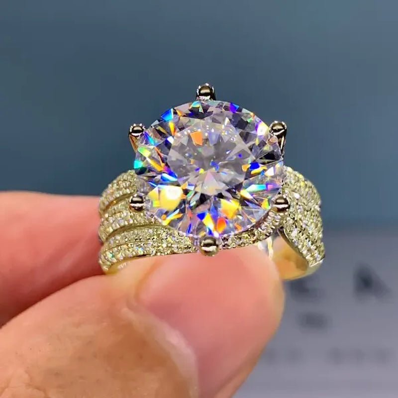 Gorgeous Round Cut Eternal Diamond Rings Fashion 925 Sterling Silver Zircon Ring Female Bride Wedding Proposal Engagement Party Band Moissanite Jewelry Anniversary Gift