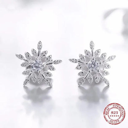 Exquisite Silver Plated Diamond White Snowflake Elegant Ladies Stud Earrings for Women Fashion Sterling Silver Earrings Jewelry