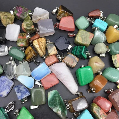 3/6/12/30 PCS Irregular Shape Chakra Stone Pendant Natural Crystal Quartz Stone Pendant Healing Crystal Gem Pendant for Women Girls
