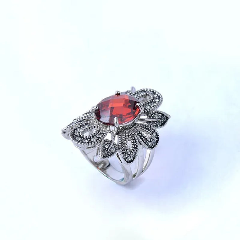 Hot Europe and the United States Retro Hollow-Out Flowers Ruby Ring Boutique Jewelry 2017 New